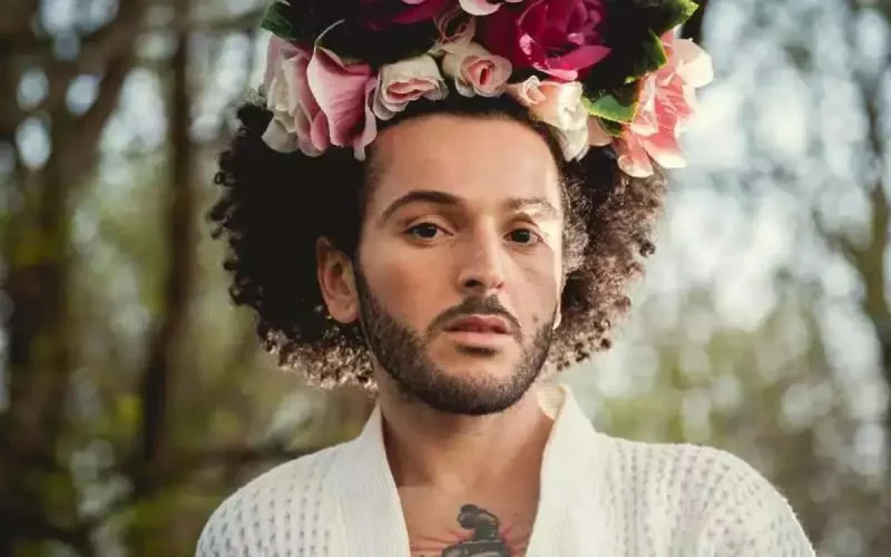 L'artiste Jaouad Alloul évoque son homosexualité et ses extravagances