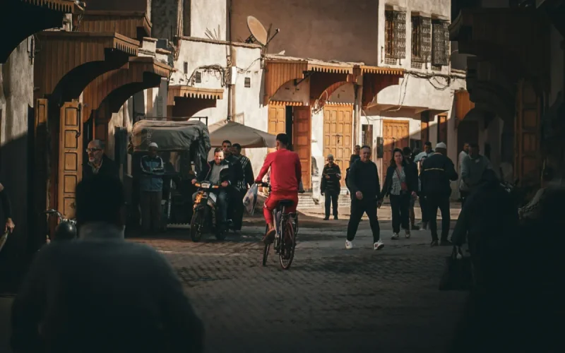 30 % de chômage chez les jeunes Marocains : Bruxelles mise sur le sport et la culture