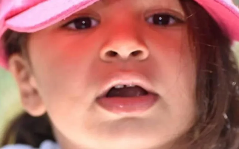 L'espoir s'éteint pour Kamilya, la fillette percutée à moto