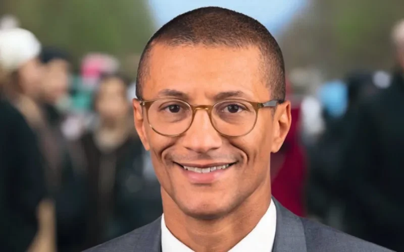 Karim Bouamrane, fils d'immigrés marocains, candidat à la présidentielle française
