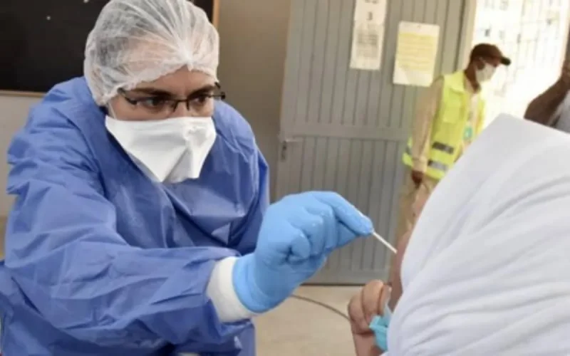 Tests Covid-19 : les laboratoires grognent contre le plafonnement des prix