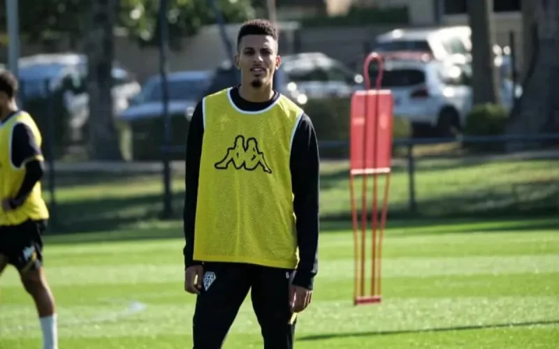 Leeds suspend ses négociations avec Azeddine Ounahi