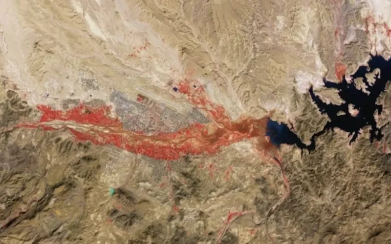 Au Maroc, une étrange tache rouge repérée depuis l'espace