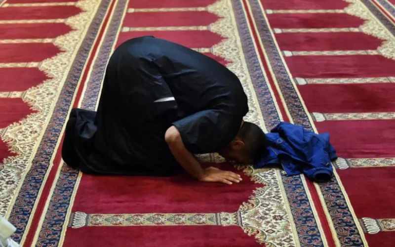 Une campagne pousse les jeunes Marocains à prier