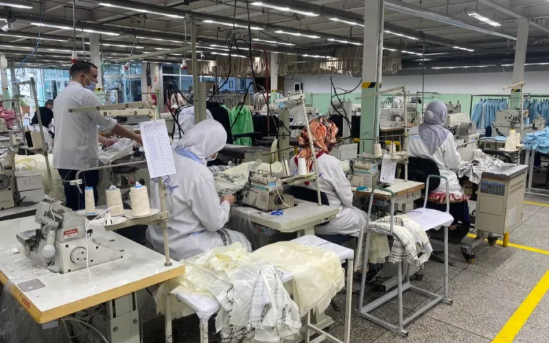 À Tanger, les ouvriers quittent les usines pour un travail plus rentable