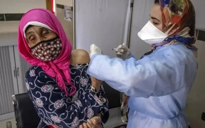 Le Maroc lance la campagne d'injection de la troisième dose 