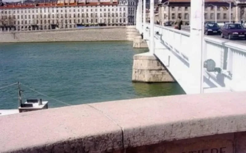Un Marocain jeté d'un pont à Lyon, deux personnes en garde à vue