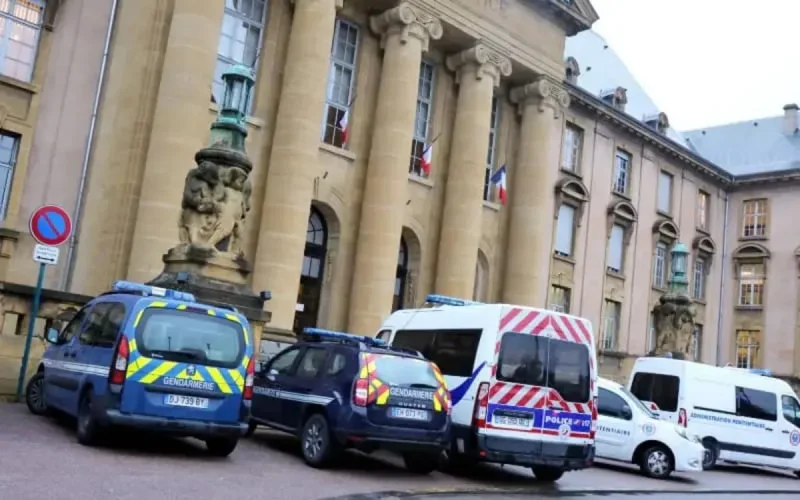 France : un Marocain poignarde un « sorcier » qu'il accuse de la mort du roi du Maroc