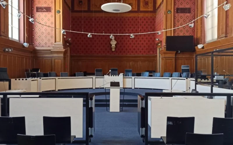 Carcassonne : un Marocain frappe sa femme et ses enfants, 18 mois de prison