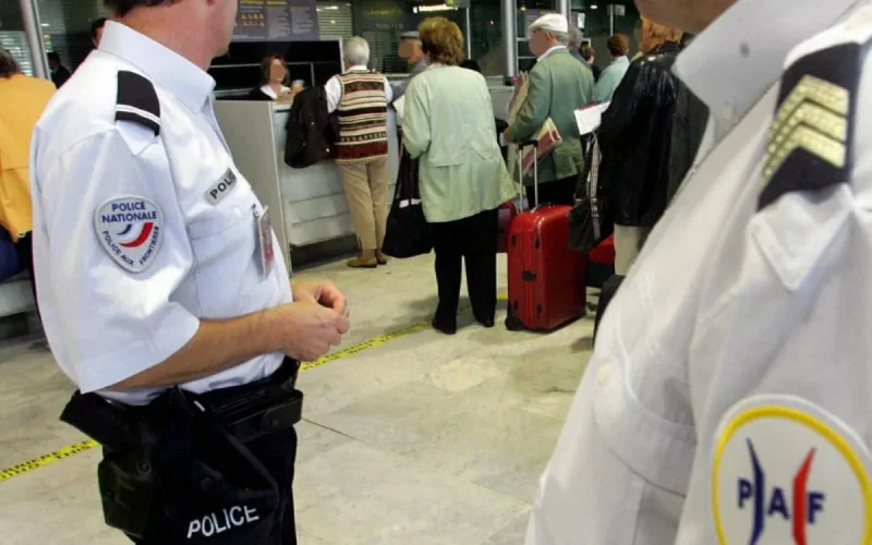 Roissy : six jours en "prison déguisée" pour une Marocaine en règle