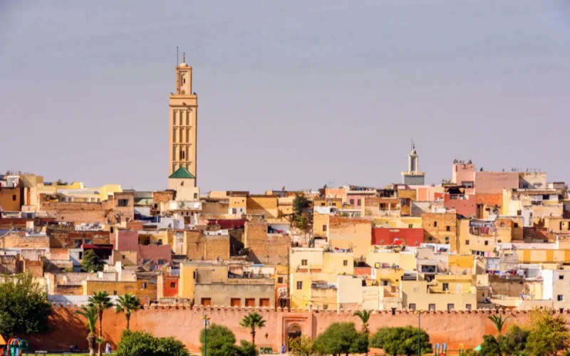 Elle veut partir au Maroc avec son enfant sans l'accord du père, le juge dit oui