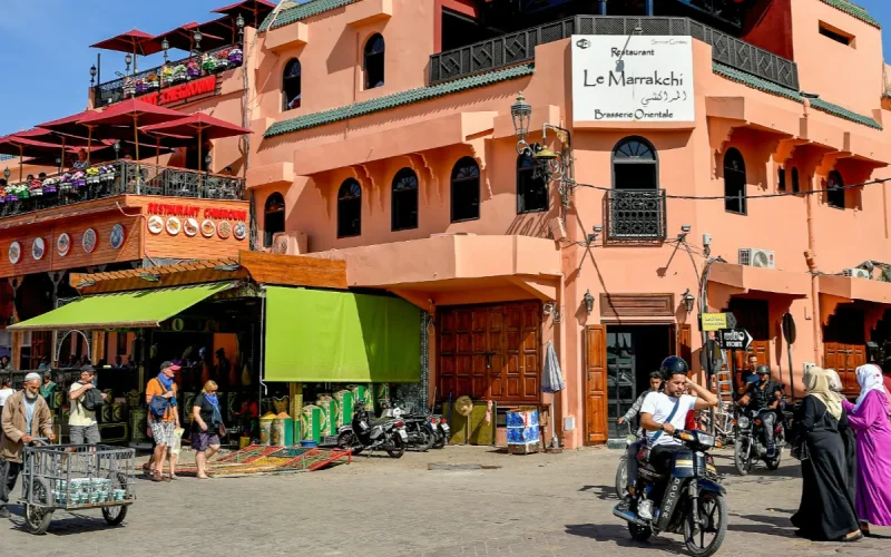Marrakech : un Français paie son repas avec un faux billet, 70 coupures retrouvées à l'hôtel