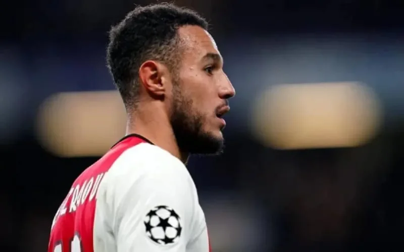Noussair Mazraoui pisté par le FC Barcelone