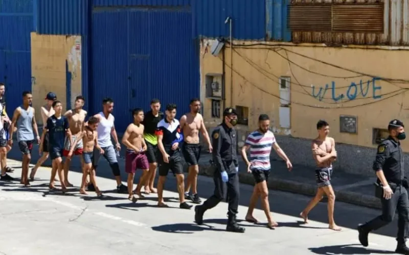 Des milliers de Marocains continuent d'errer dans les rues de Ceuta