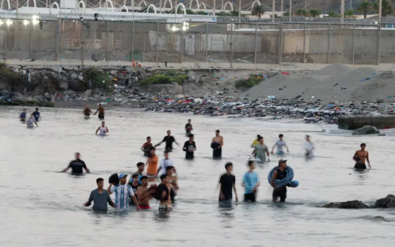 Ils ont réussi à entrer à Ceuta, il leur faut maintenant jusqu'à 9000 euros pour rejoindre l'Espagne