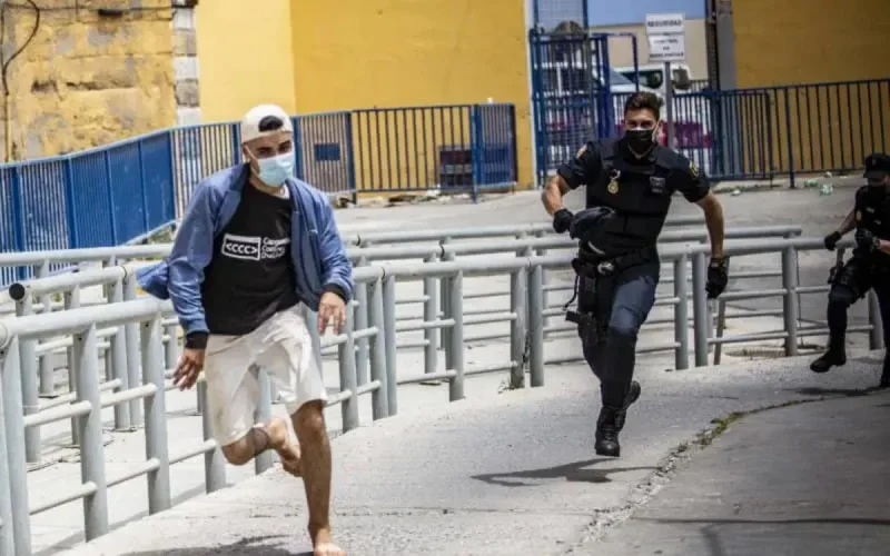 Ceuta : les mineurs marocains s'évadent des centres par peur d'être expulsés au Maroc