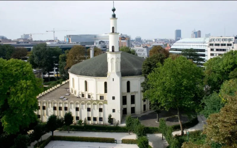 Le minaret de la grande mosquée de Bruxelles est menacé