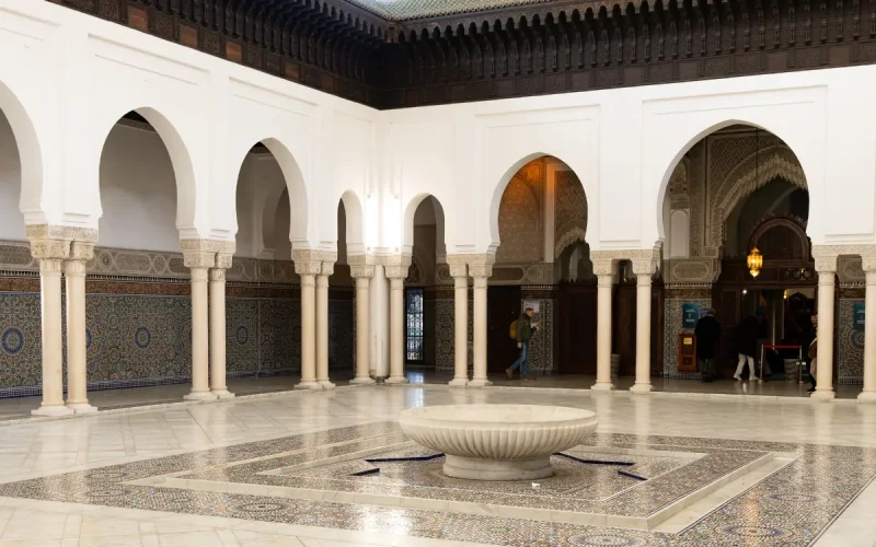 La Grande Mosquée de Paris rattrapée par ses artisans marocains