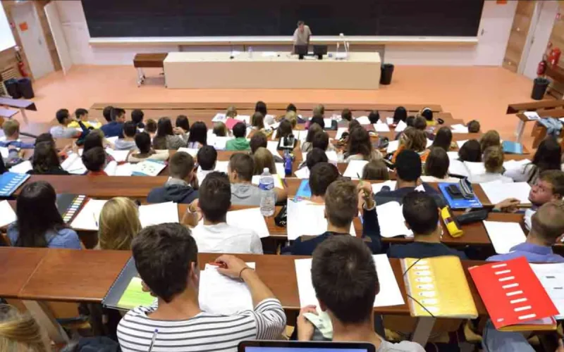 Études à l'étranger : l'enfant de MRE peut passer sans papiers marocains