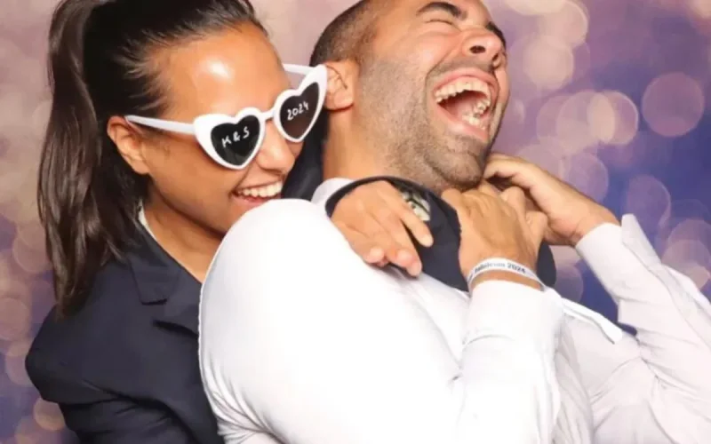 Une bague et un « oui » : Sammy Mahdi et Nawal Farih se fiancent