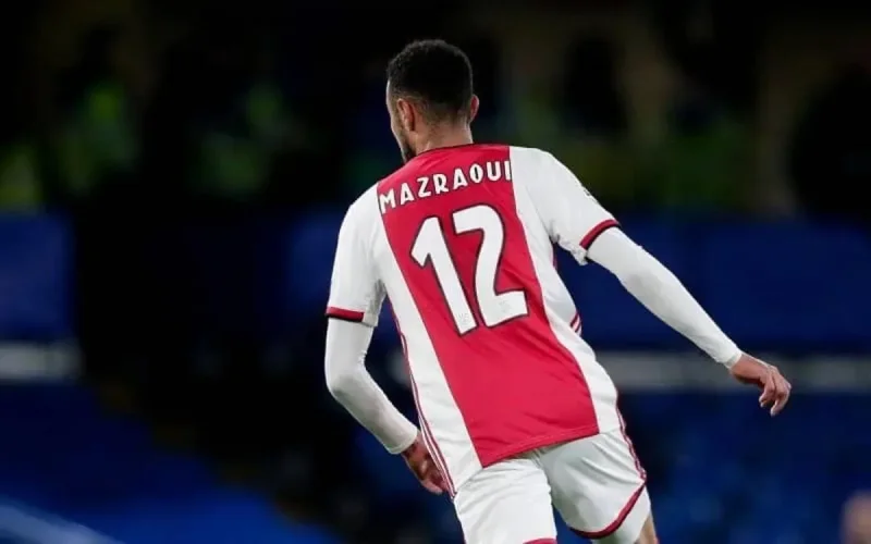Noussair Mazraoui annoncé à Arsenal