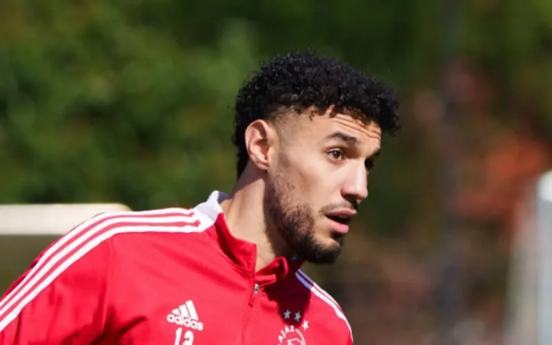 Noussair Mazraoui signe avec le Bayern Munich