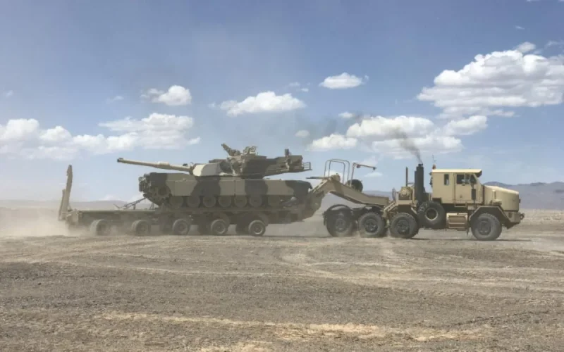 Le Maroc fait l'acquisition de tracteurs HET A1 auprès d'Oshkosh Defense