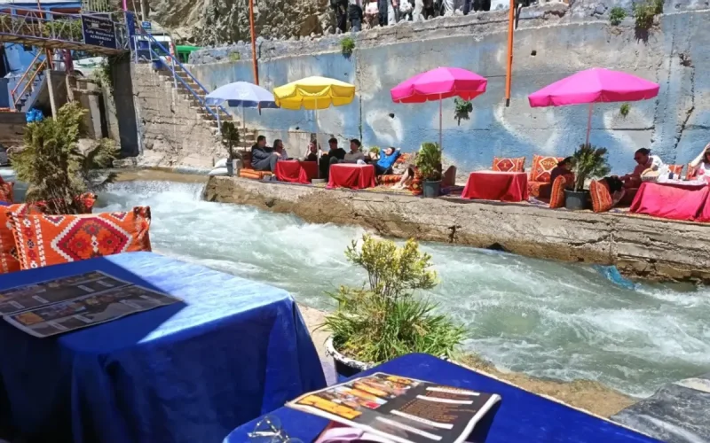 À Ourika (Marrakech), jusqu'à 100 dirhams pour simplement s'asseoir au bord de l'oued