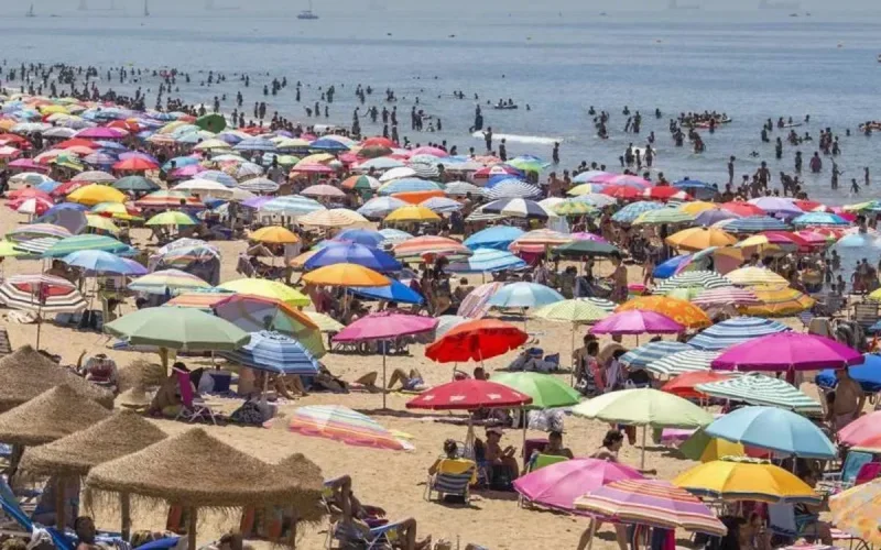 Maroc : les loueurs de parasols font la loi