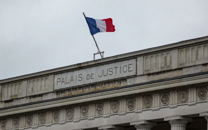 Une Marocaine de 16 ans fait tomber un multimillionnaire français