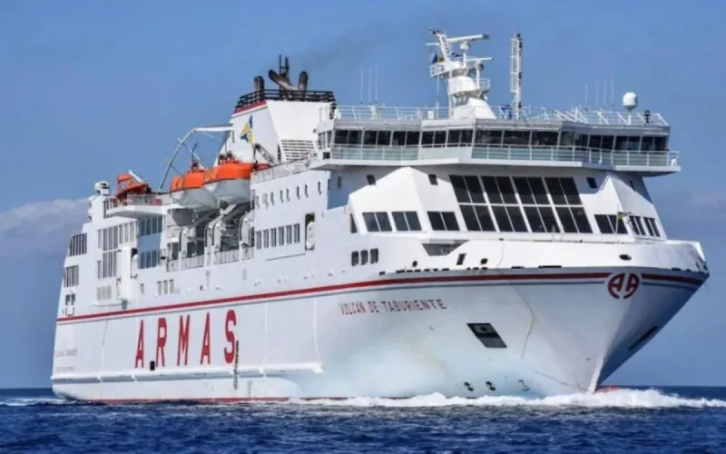 Un passager tombe à la mer entre Almería et Melilla, les recherches toujours en cours