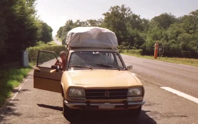  L'épopée Renault 12 et Peugeot 504, symboles d'un retour au bled