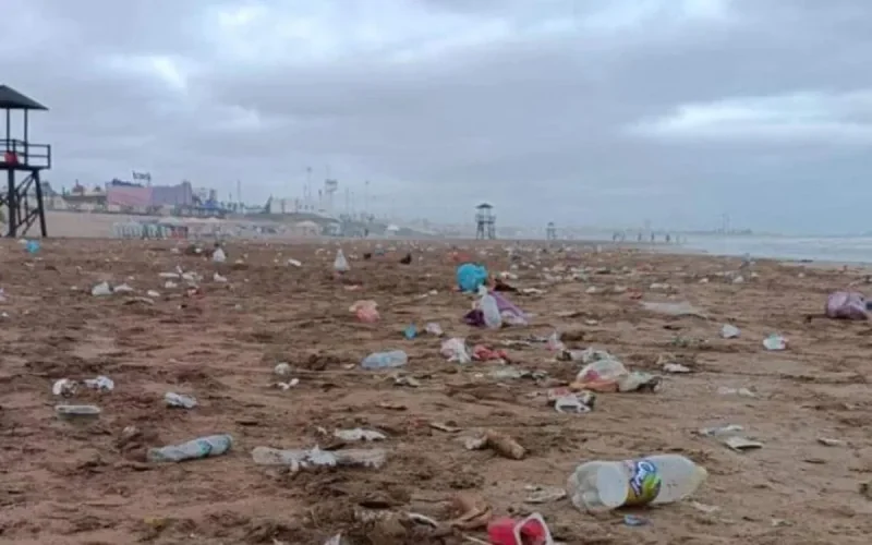 Maroc : les estivants, ces pollueurs des plages