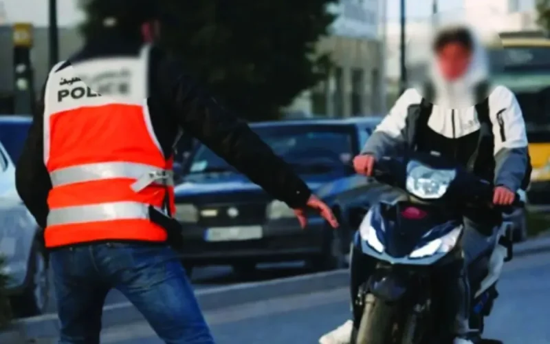 Casablanca : l'agression choc d'un policier par un motard indigne le Maroc