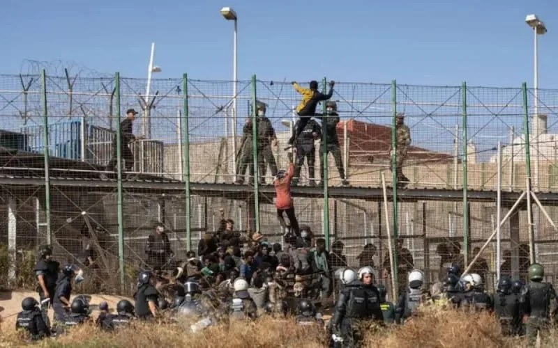 Assaut de Melilla : les agents marocains ont arrêté des migrants du côté espagnol de la frontière