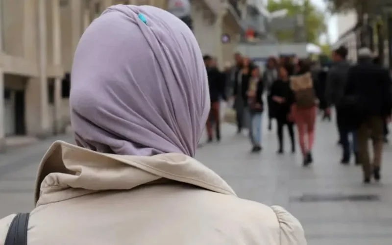 France : la Cour de cassation confirme le droit des femmes de porter un foulard au travail