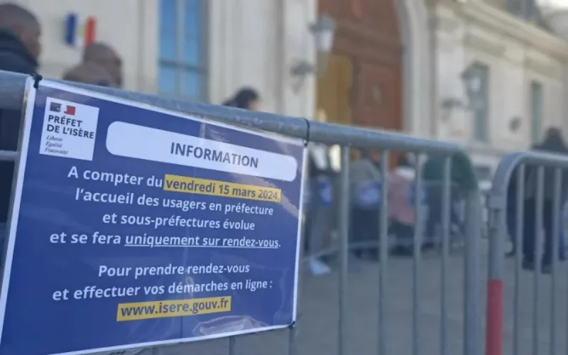 Titres de séjour en France : la galère des travailleurs étrangers continue