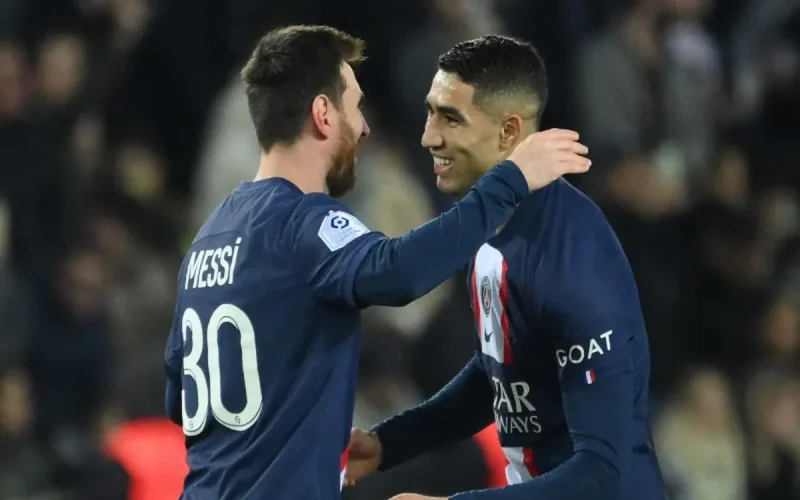 Achraf Hakimi se fait recadrer à la fin du match contre Toulouse