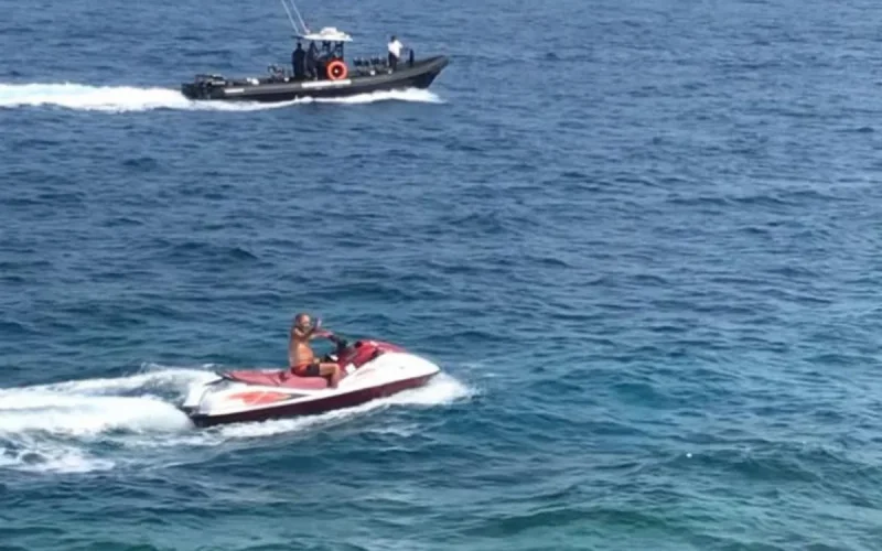 Mohammed VI aperçu sur un jet ski dans le nord du Maroc