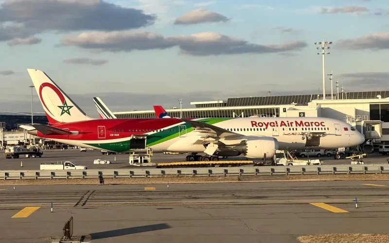 Royal Air Maroc : des passagers coincés pendant des heures dans un avion surchauffé