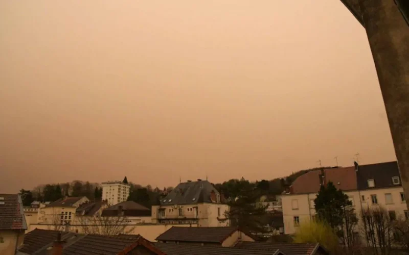 Du sable du Sahara marocain atteint la France