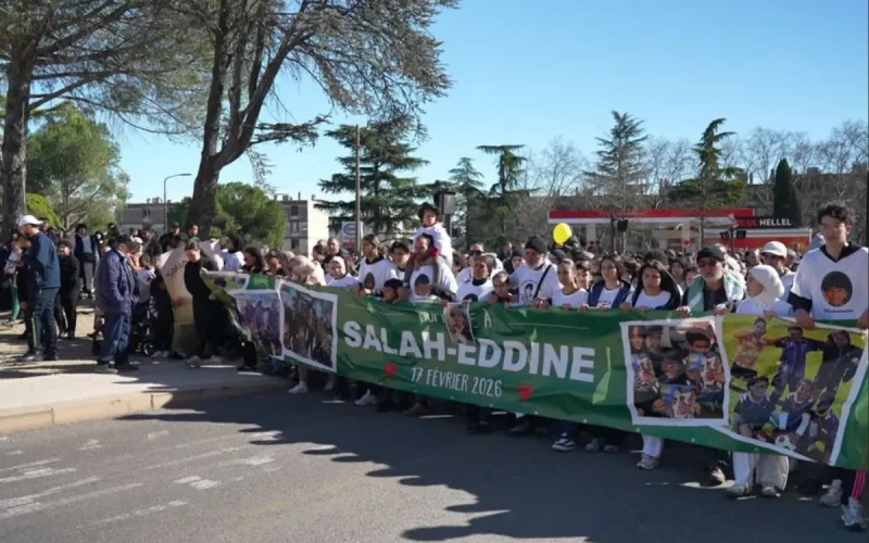 Nîmes : marche blanche massive pour l'enfant tué par un chauffard
