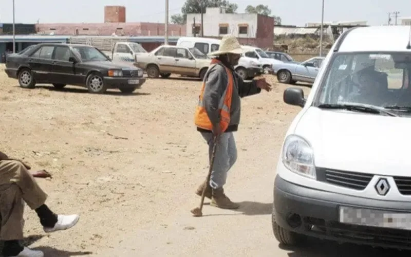 À Salé, les gardiens de parking font la loi