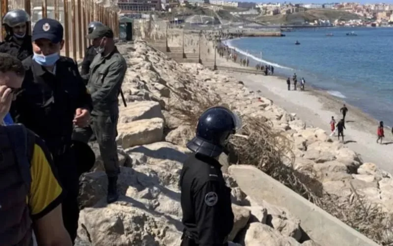 Fils barbelés pour empêcher les passages à Ceuta