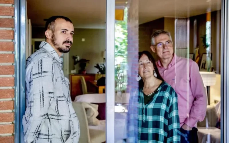 Arrivé sous un camion en Espagne, un Marocain devient aide-soignant et obtient la nationalité espagnole