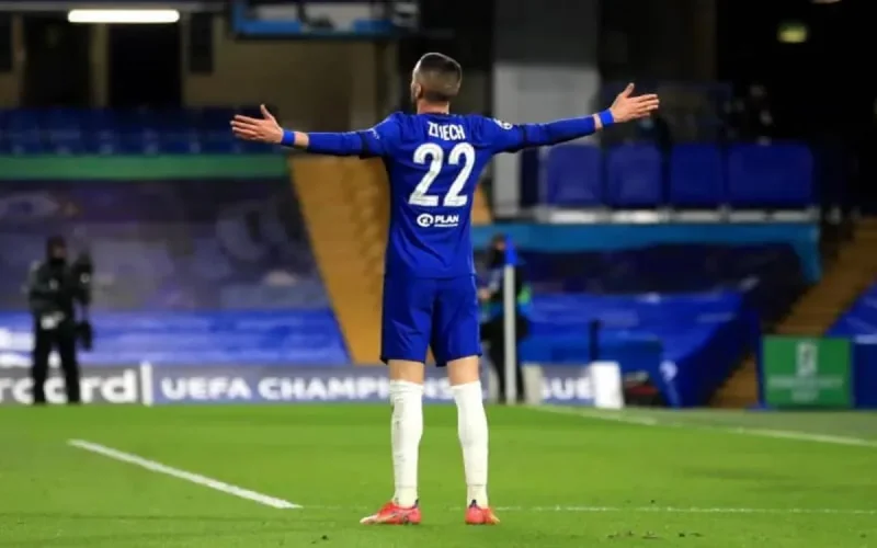 Thomas Tuchel défend la place Hakim Ziyech