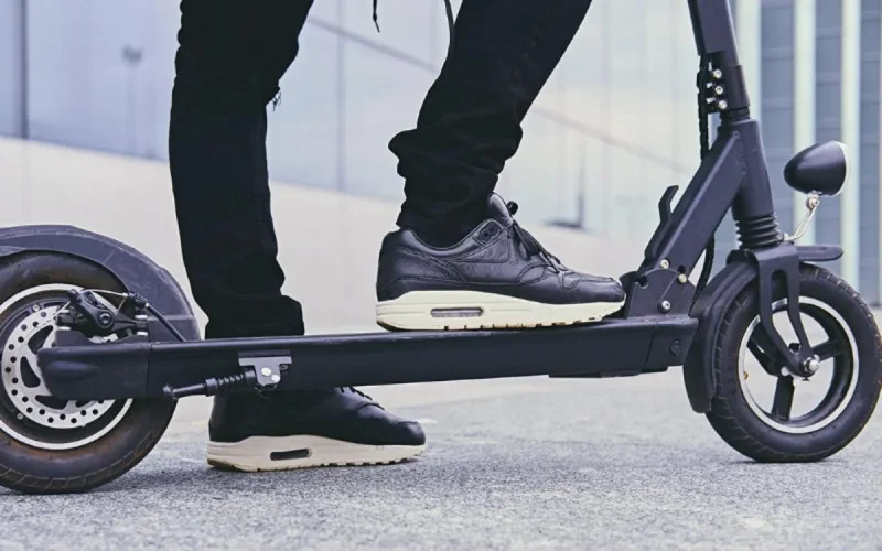 Maroc : le problème des trottinettes électriques atterrit au parlement 