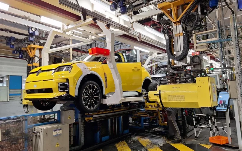 Renault : des Marocains en renfort pour produire la R5 à Douai
