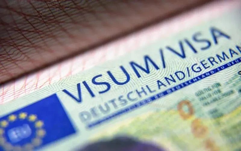 Refus de visas français : le parlement appelle le gouvernement à sévir