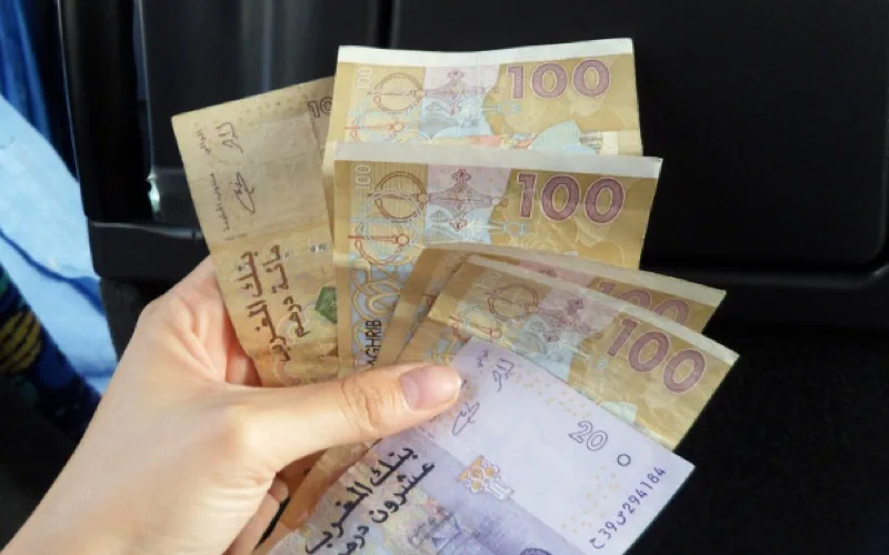 Une Marocaine Tente De D poser 400 000 Dirhams En Faux Billets La Banque une-marocaine-tente-de-d-poser-400-000-dirhams-en-faux-billets-la-banque